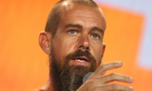 Jack Dorsey Calls Out Tim Cook: Why Doesn’t Apple Pay Support Bitcoin?