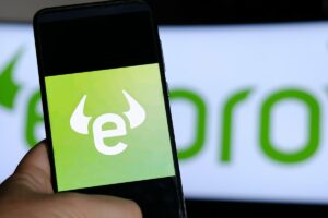 eToro Introduces Crypto Staking in the US with ETH, ADA, and SOL Rewards