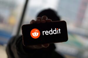 Reddit, Kick Added to Australia’s Growing Teen Social Media Blacklist