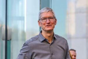 SEC Filings Could Reveal Apple’s 2026 CEO Handoff Plans